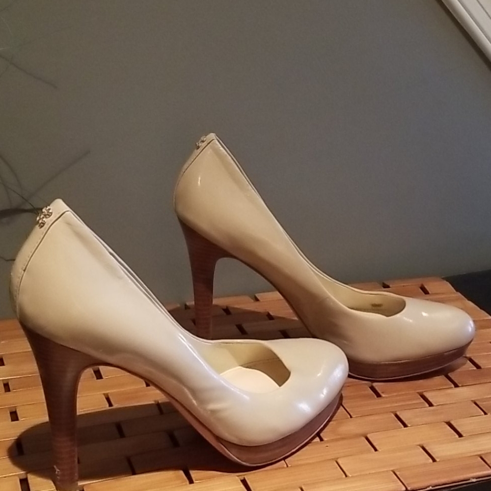Coach nude heels sz 8.5 EUC - Picture 8 of 9